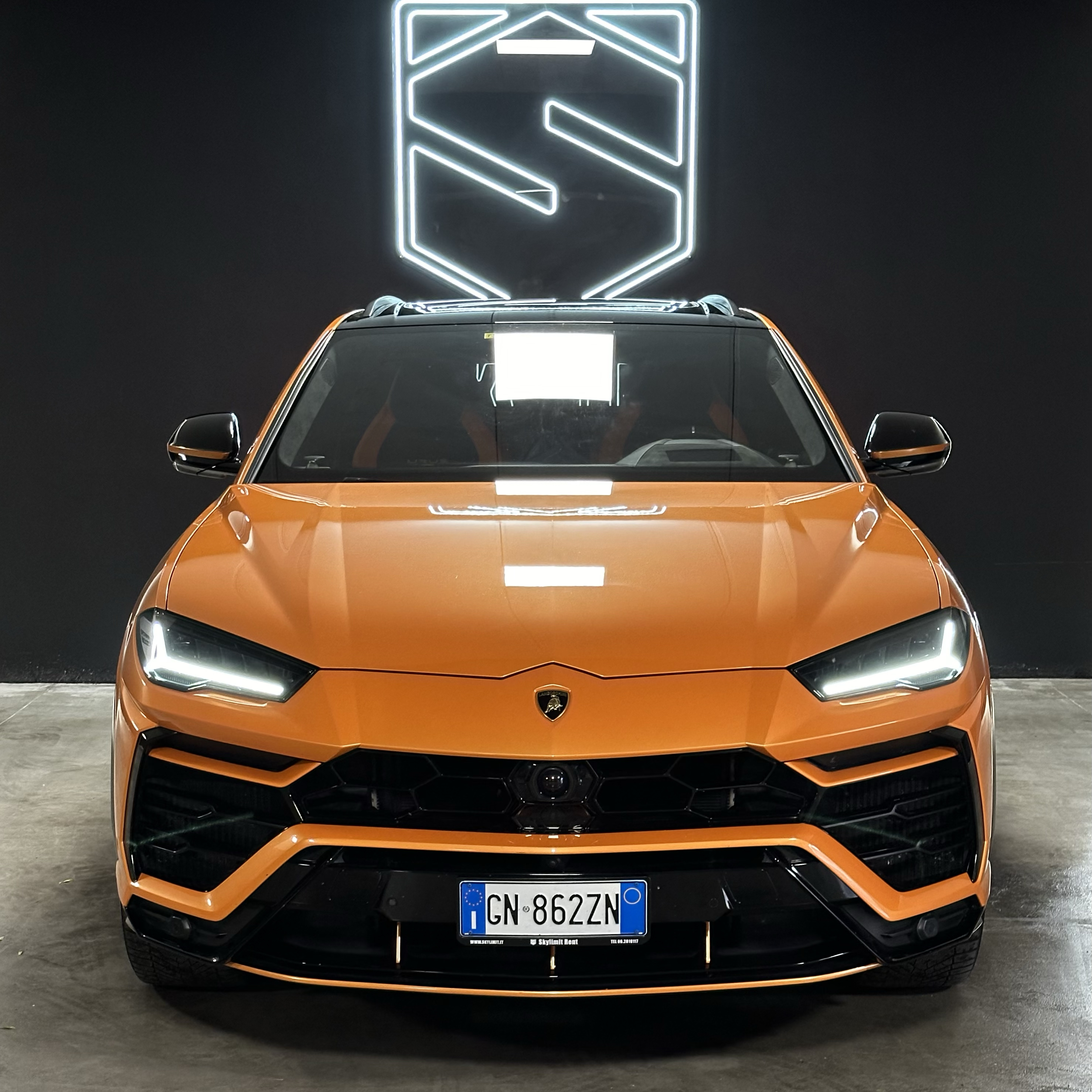 Noleggio Auto Lamborghini URUS PEARL CAPSULE